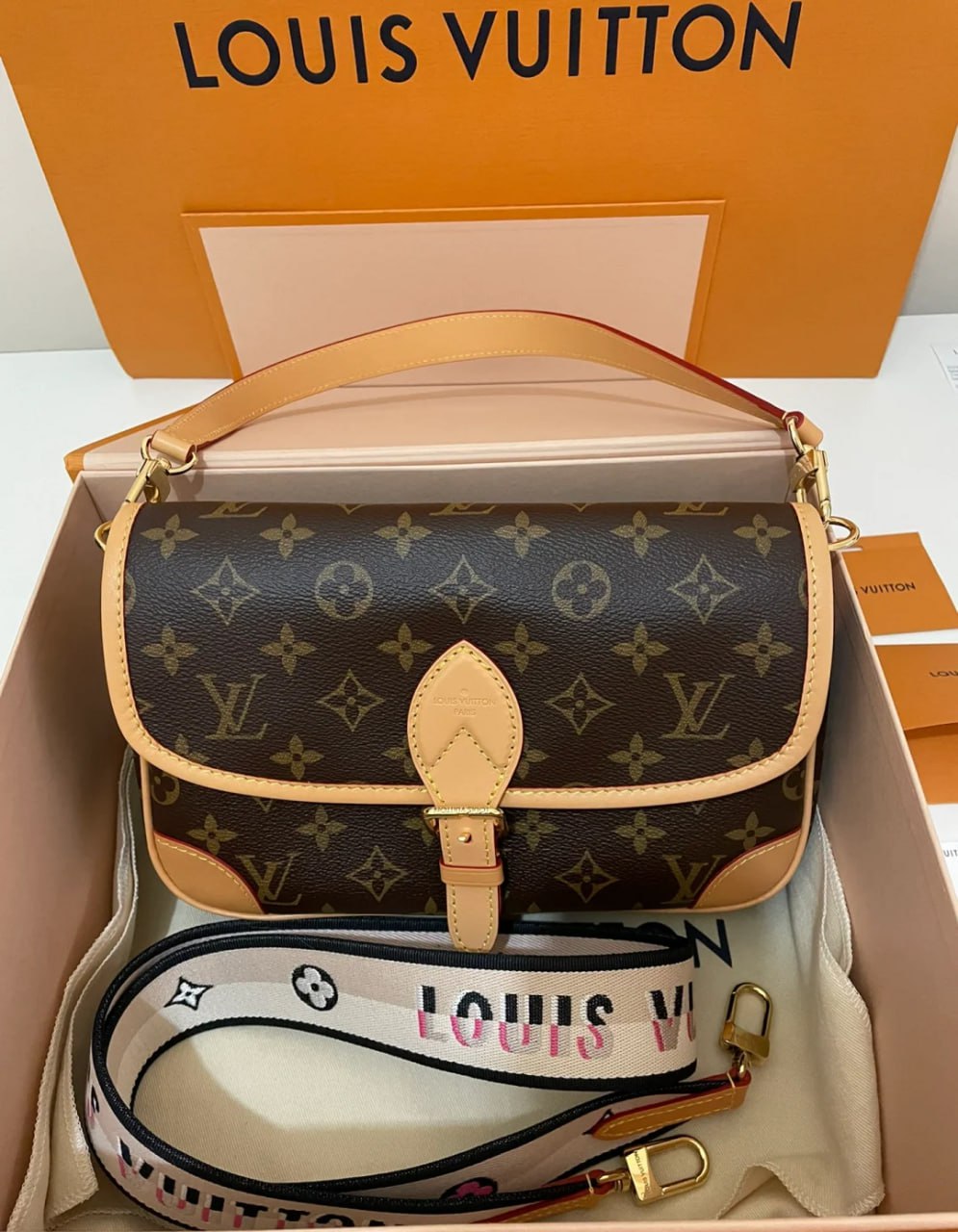 #LV Diane Louis Vuitton new baguette bag women's shoulder crossbody bag women's bag wide shoulder strap M45985